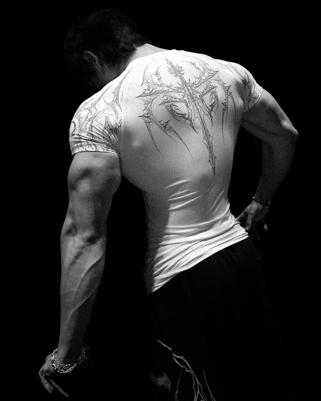 GYM-T-Shirt für Herren, dunkler Gothic-Druck, Muskel-T-Shirt, hohe Elastizität und schnell trocknende Übung für Bodybuilding-Training, 2025, Sommer