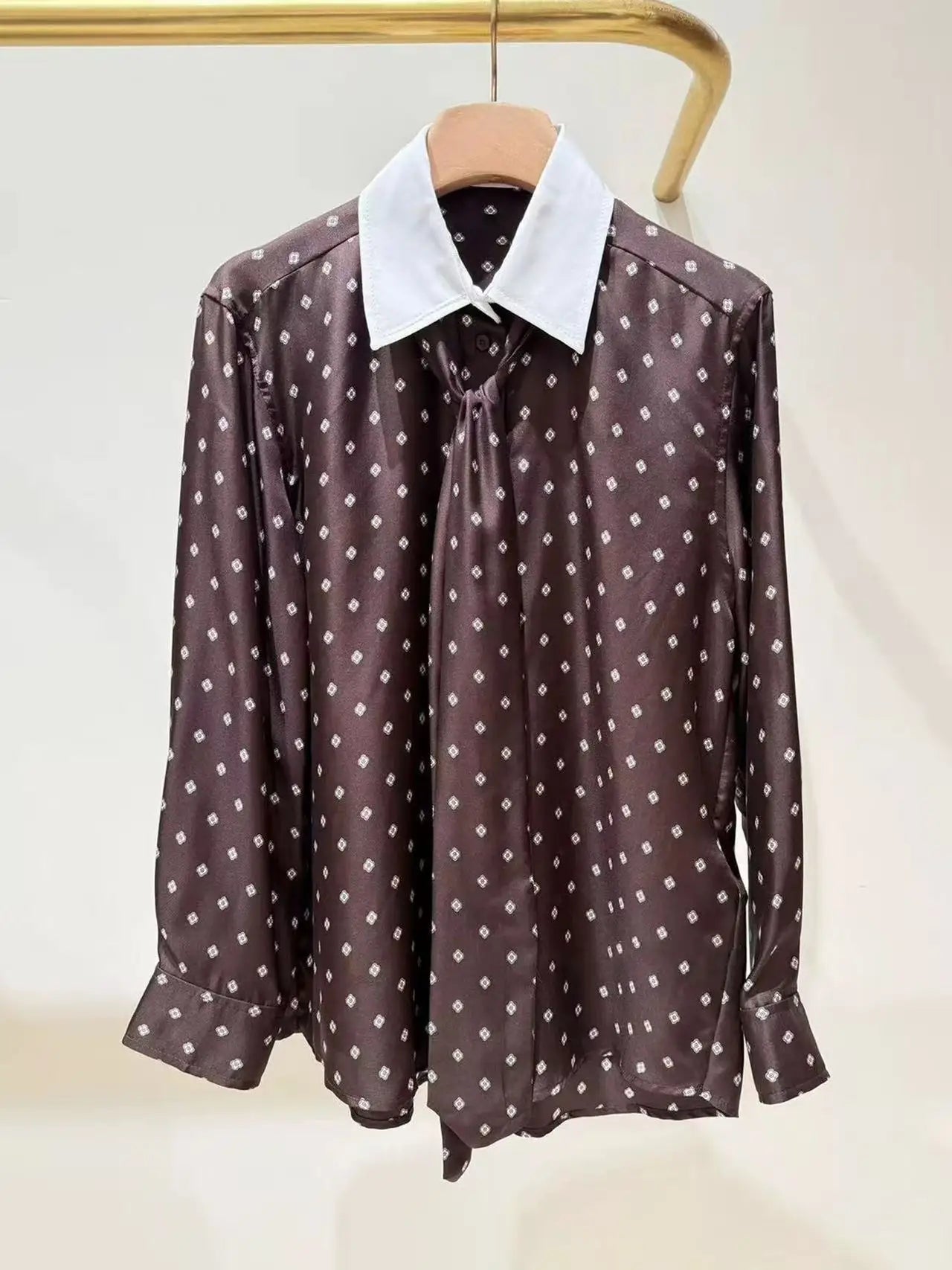 2025 herbst Neue frauen Krawatte Kontrast Farbe Drehen-unten Kragen Hemd Einreiher Lange Ärmeln Dame Floral Gedruckt braun Top