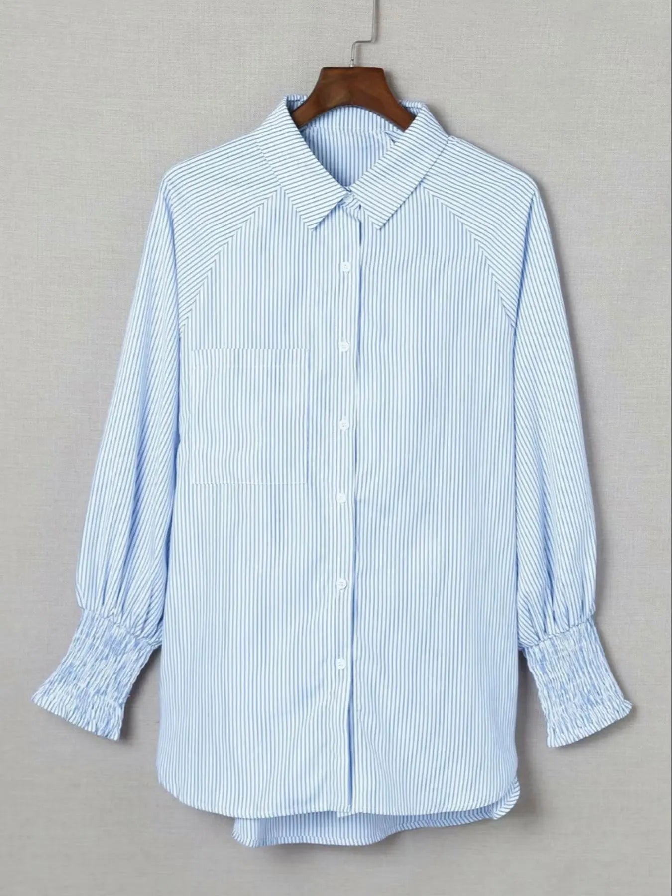 Gestreiftes bedrucktes Hemd mit Knopfleiste vorne, Taschen und Bündchenärmeln, lässiges Oberteil, geeignet für den Alltag und den Urlaub, Damenstil